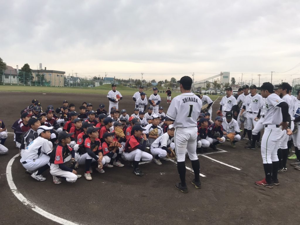 野球教室でJR北海道硬式クラブが指導　小学生70人参加　＜白石区＞